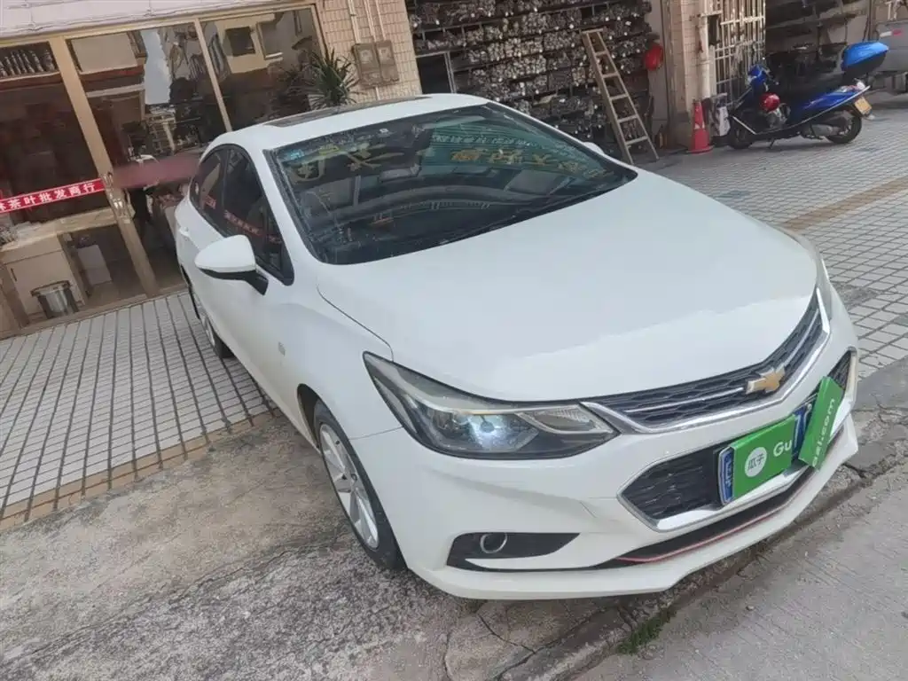 Chevrolet Cruze 2018 320 Automatic Pioneer Sunroof Edition фото 4