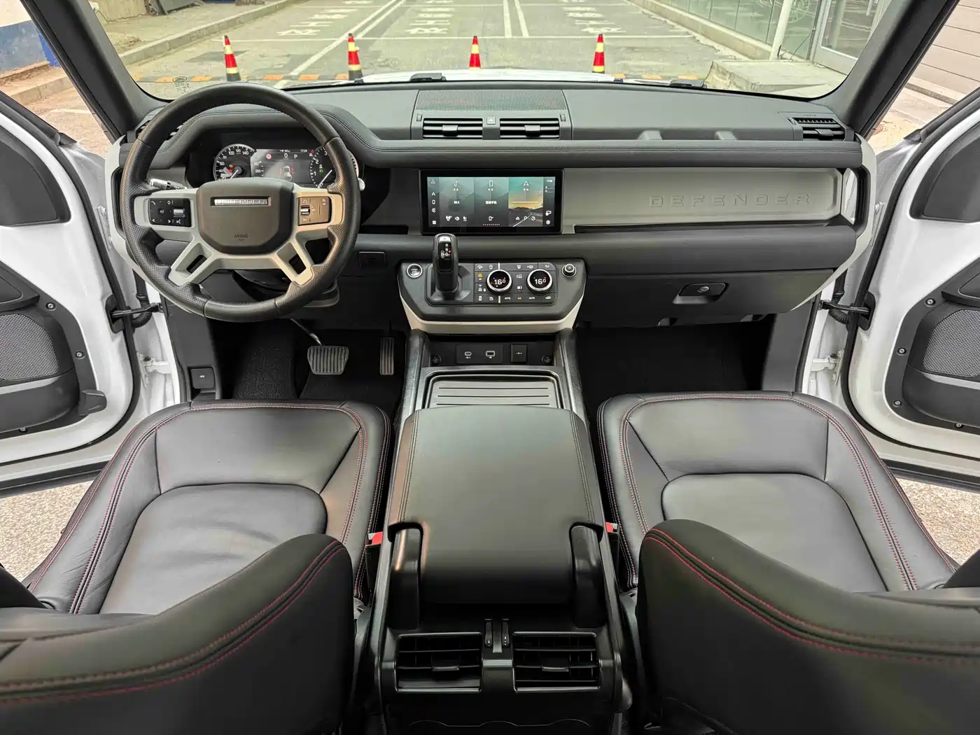 Land Rover Defender 2021 110 P400 SE фото 11
