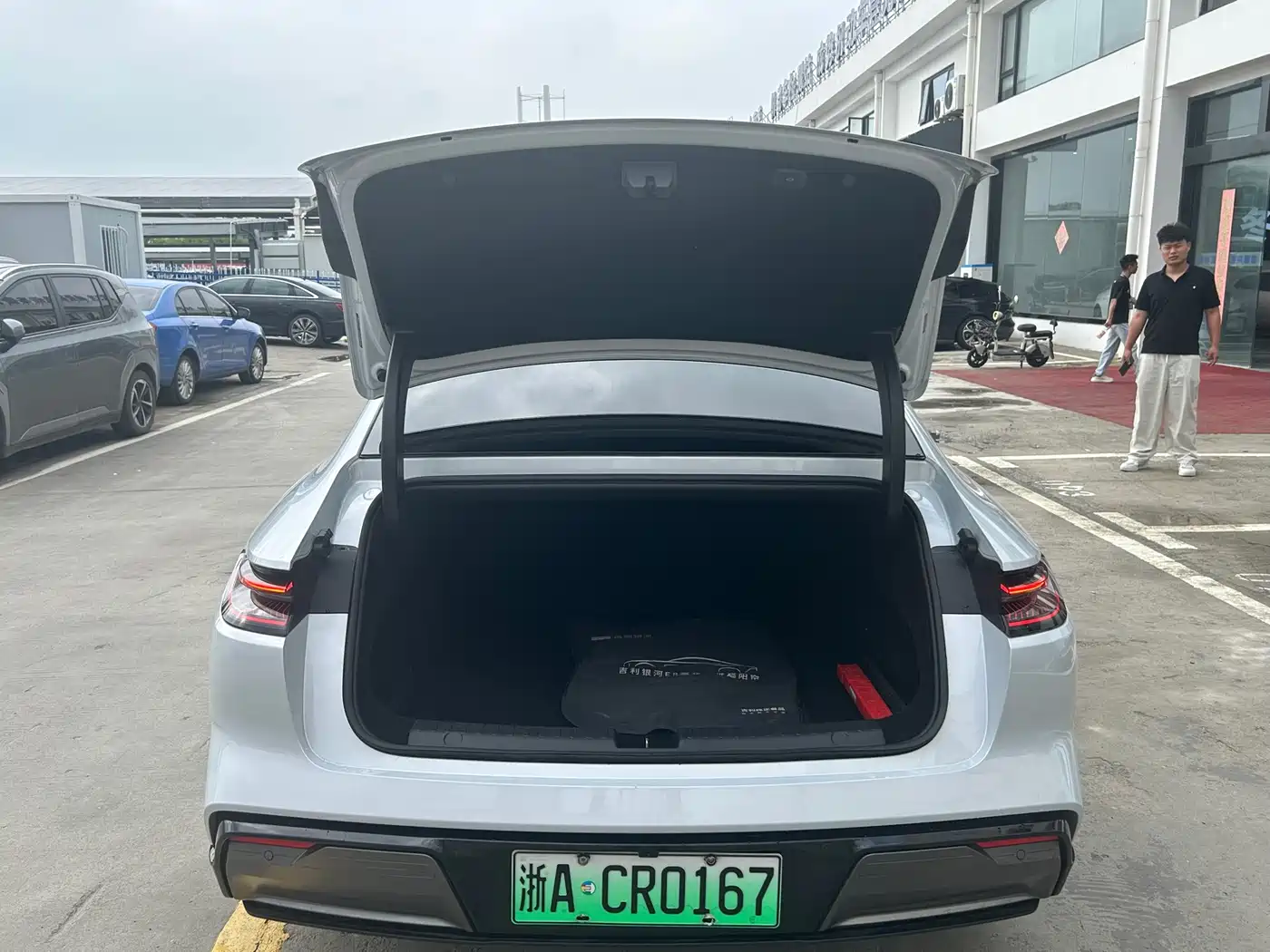 Geely Galaxy Galaxy E8 2024 665km RWD Starship Voyager Edition фото 11