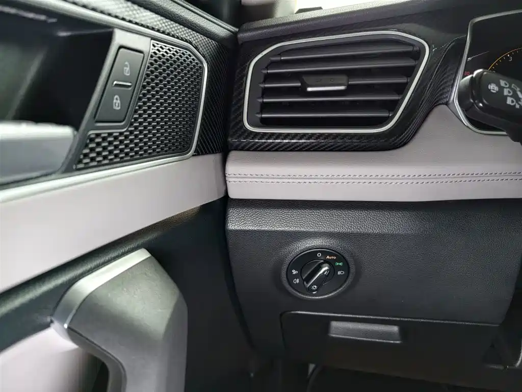 Volkswagen Tayron 2023 300TSI 2WD Luxury Plus Advanced Edition фото 16