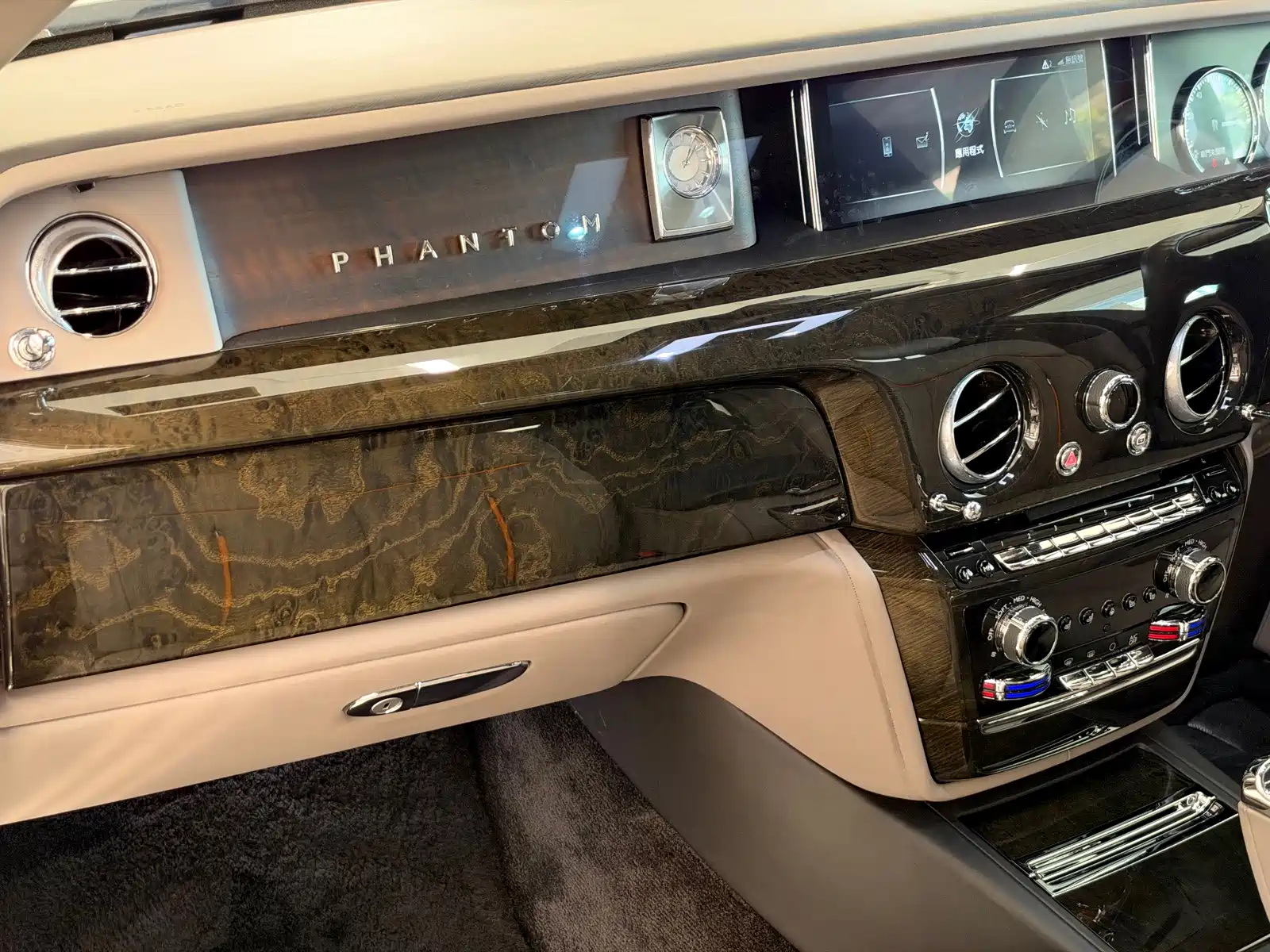 Фото 12 - Rolls-Royce Phantom