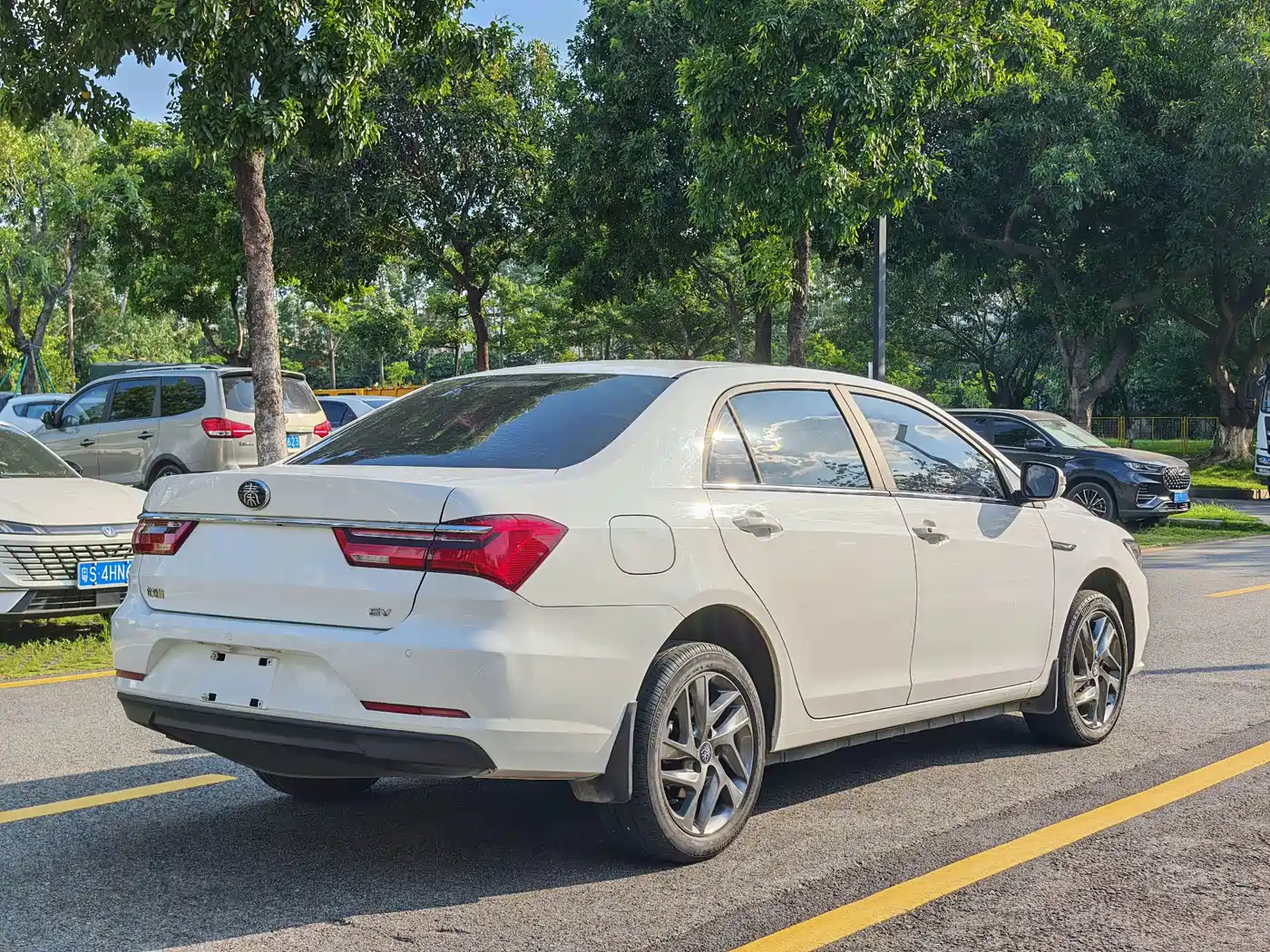 BYD Qin New Energy 2020 2019 Long Range Luxury Edition
