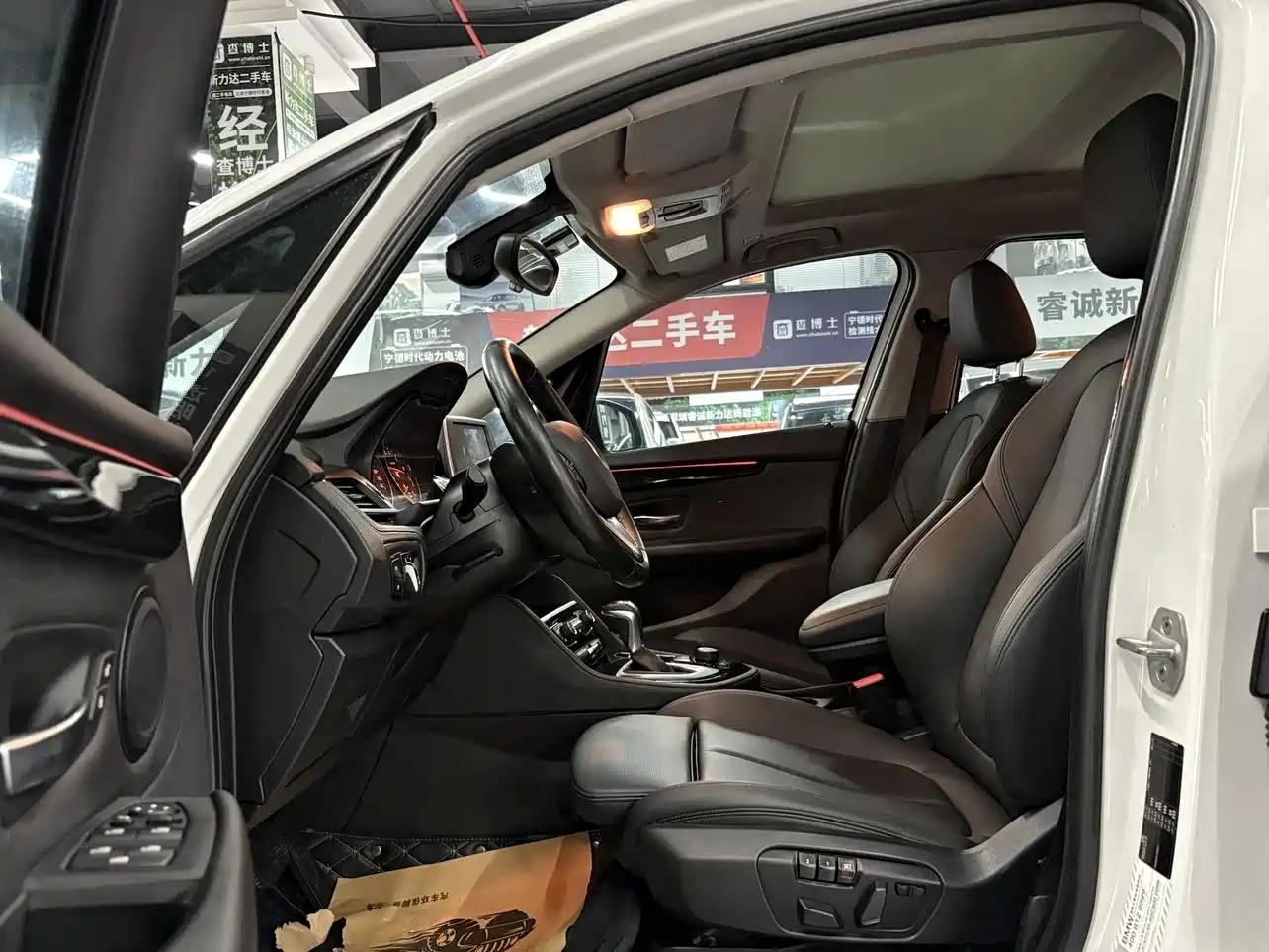 BMW 2 Series Touring 2016 218i Sport Design Package фото 8