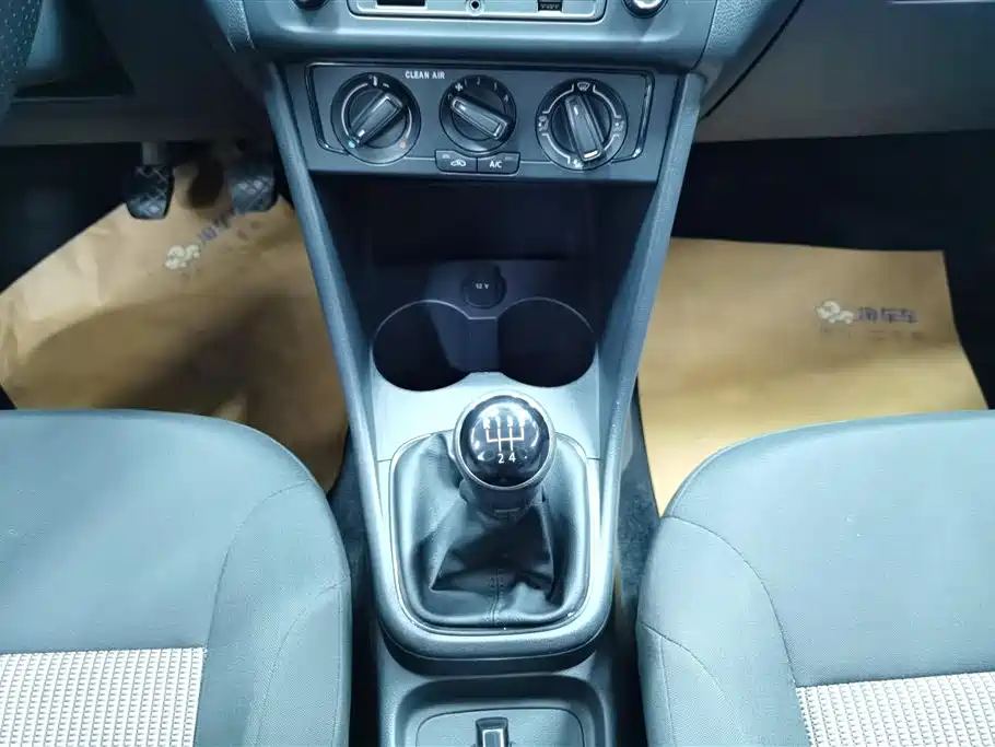 Volkswagen Polo 2016 1.4L Manual Trend фото 16