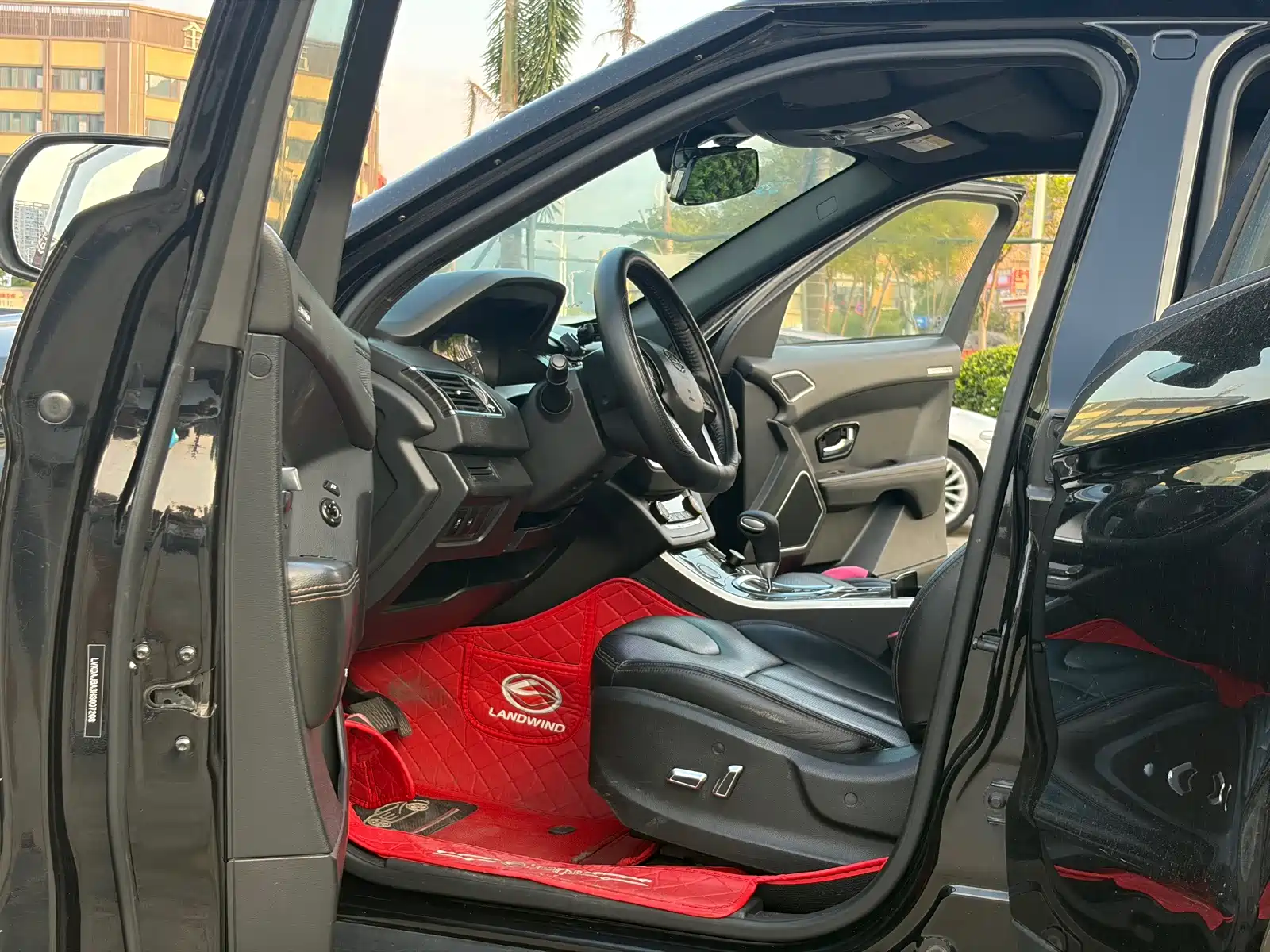 Фото 10 - Landwind X7