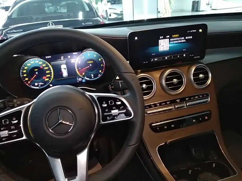 MERCEDES-BENZ GLC