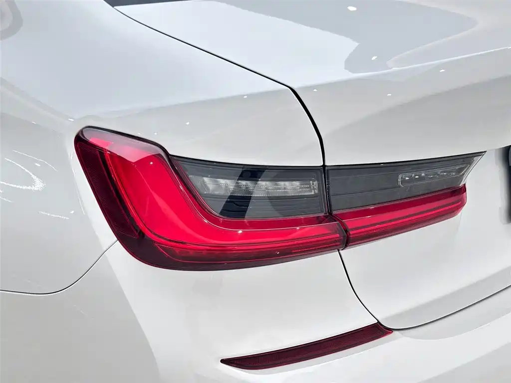 BMW 3 Series 2021 330Li xDrive M Sport Night Edition фото 20
