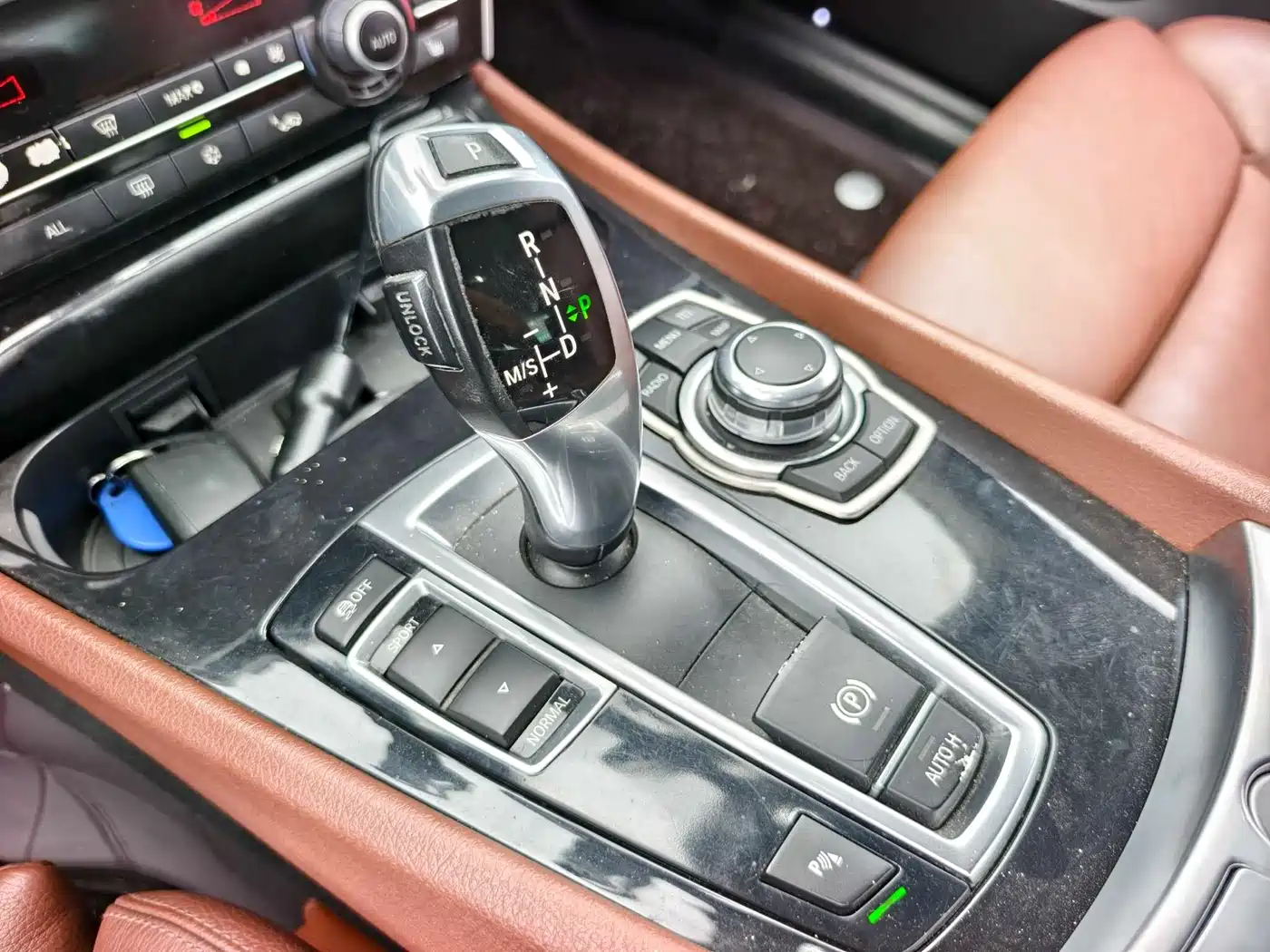 BMW 5 Series GT 2010 535i Luxury Model фото 5