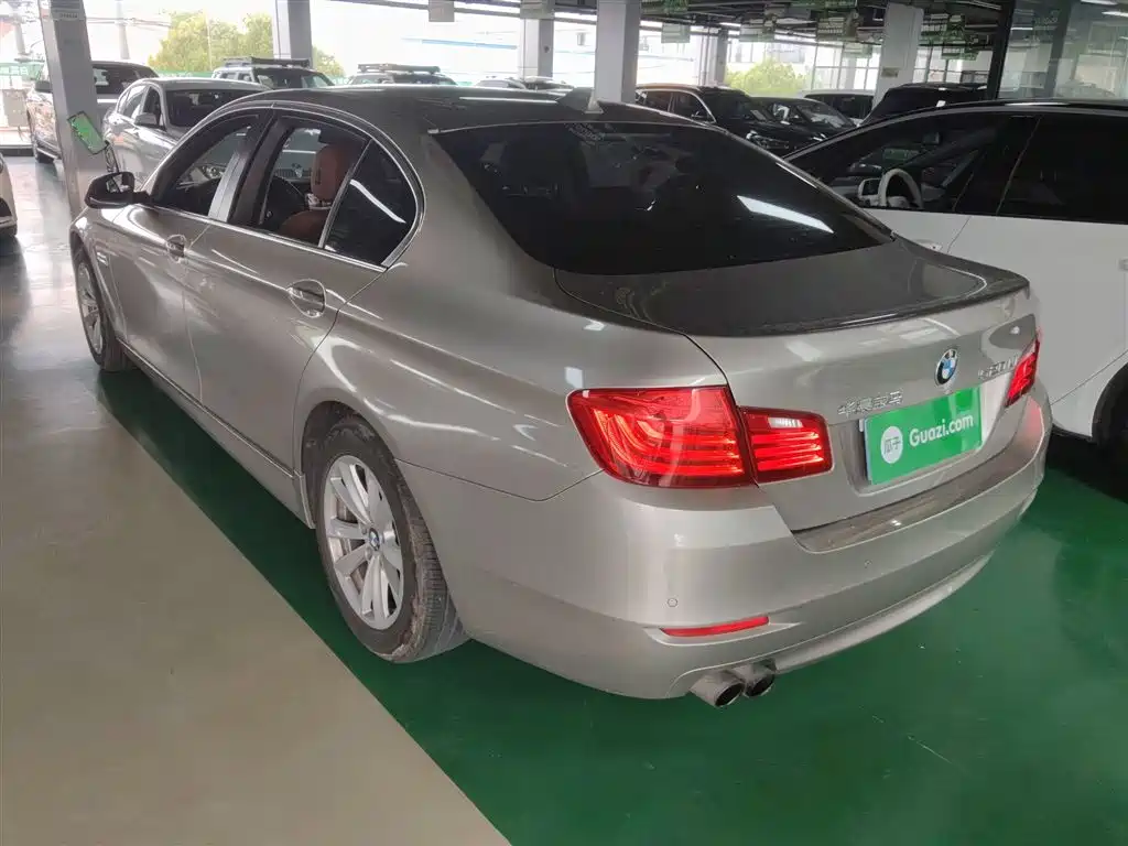 BMW 5 Series 2017 520Li Classic Edition фото 23