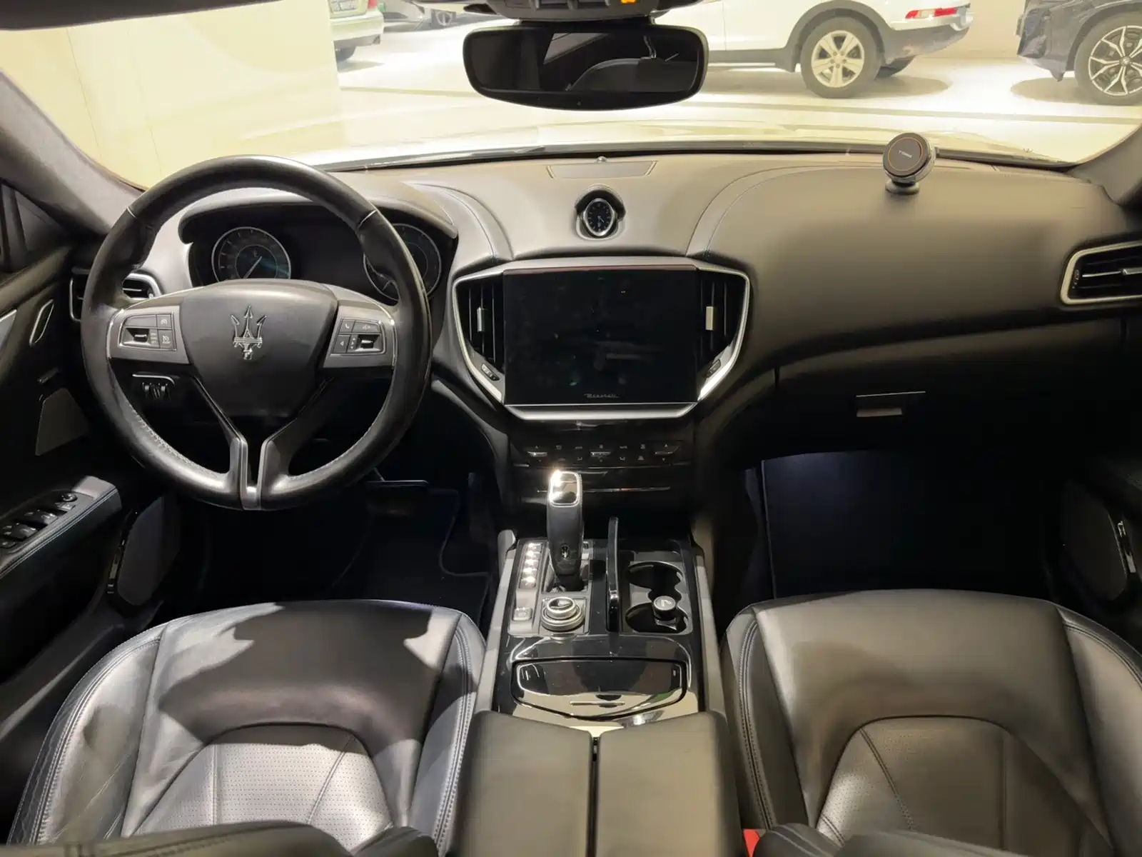 Photo 4 - Maserati Ghibli