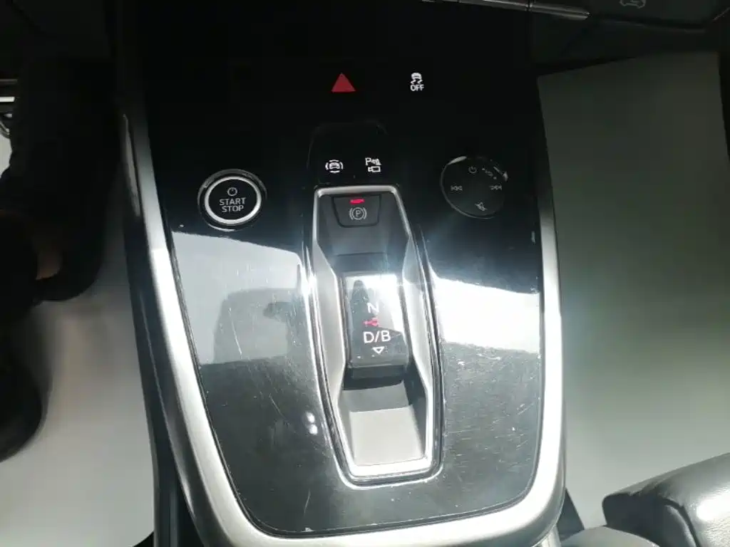 Photo 10 - Audi Q4 e-tron