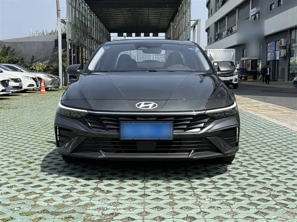 Hyundai Elantra 2023 Model 1.5L CVT LUX Premium Edition фото 10