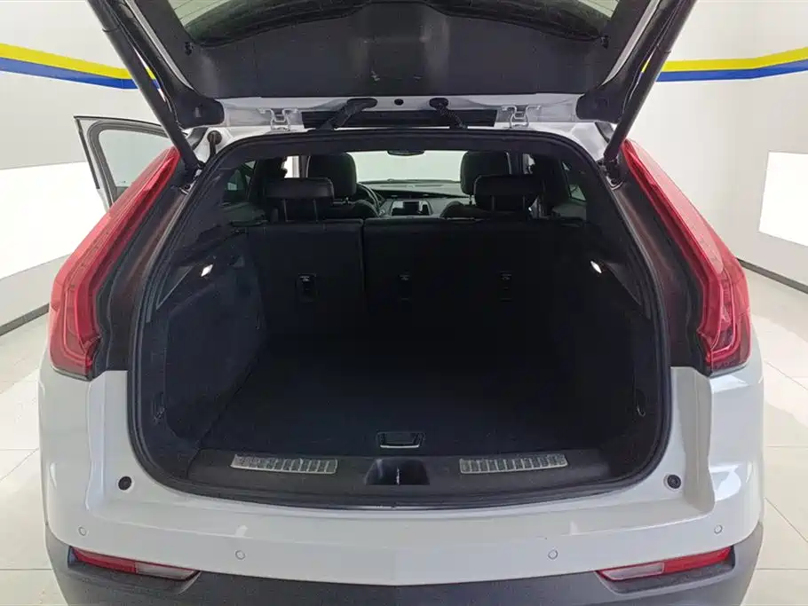 Cadillac XT4 2021 28T FWD Premium Edition фото 4