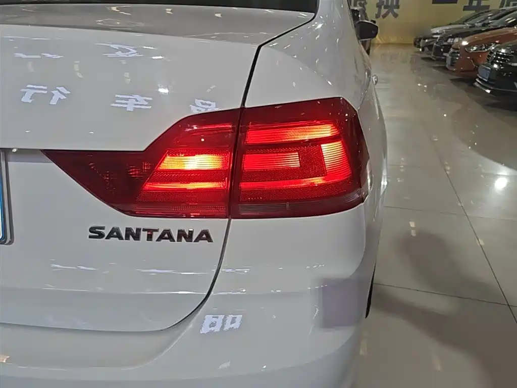 VOLKSWAGEN SANTANA