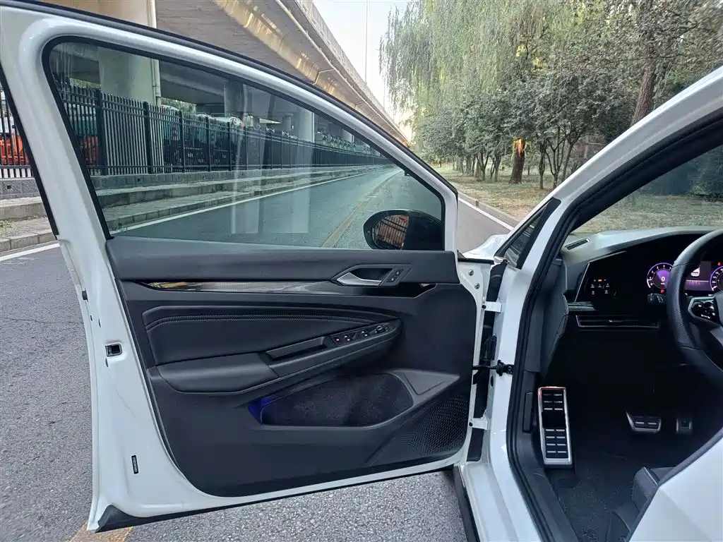 Volkswagen Golf 2023 Facelift 280TSI DSG R-Line Lite фото 6