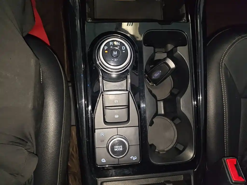 Фото 14 - Ford Explorer