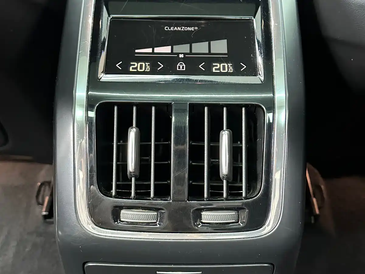 Фото 20 - Volvo S90