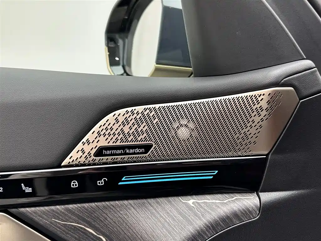 BMW 5 Series 2024 525Li M Sport Package фото 17