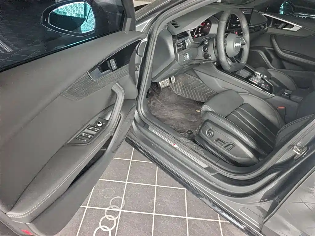 Audi A4L 2023 40 TFSI Luxury Sport фото 23