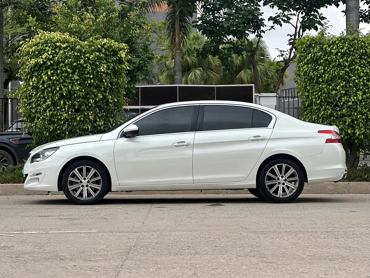 Peugeot 408 2016 1.6T Automatic Luxury Edition фото 7