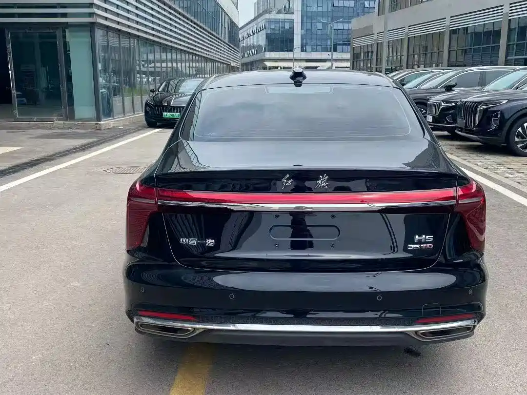 Hongqi H5 2023 1.5T DCT Smart Connect Flag Rhythm фото 5