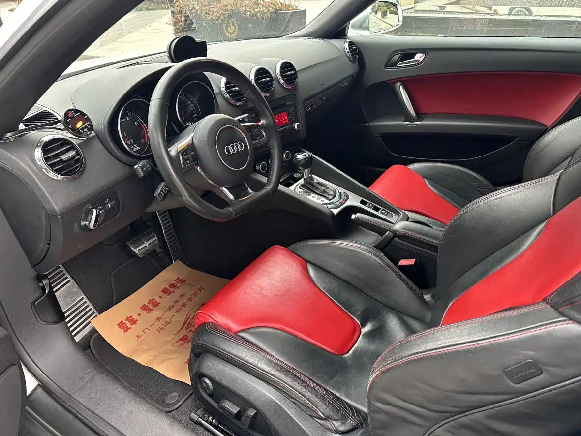 Audi TTS 2011 Model TTS Roadster 2.0TFSI quattro фото 7