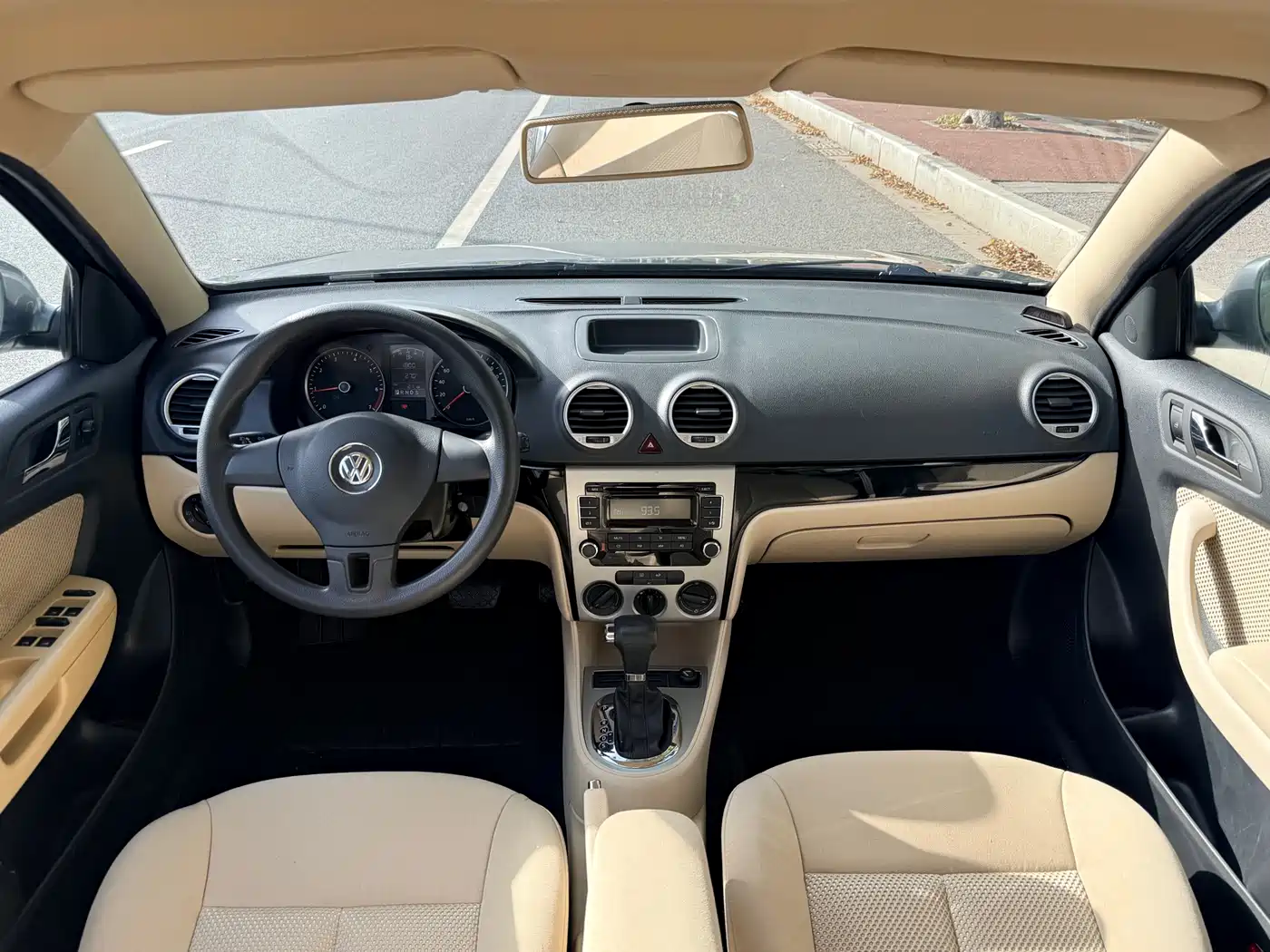 Volkswagen Lavida 2011 1.6L Automatic Leisure Edition фото 13