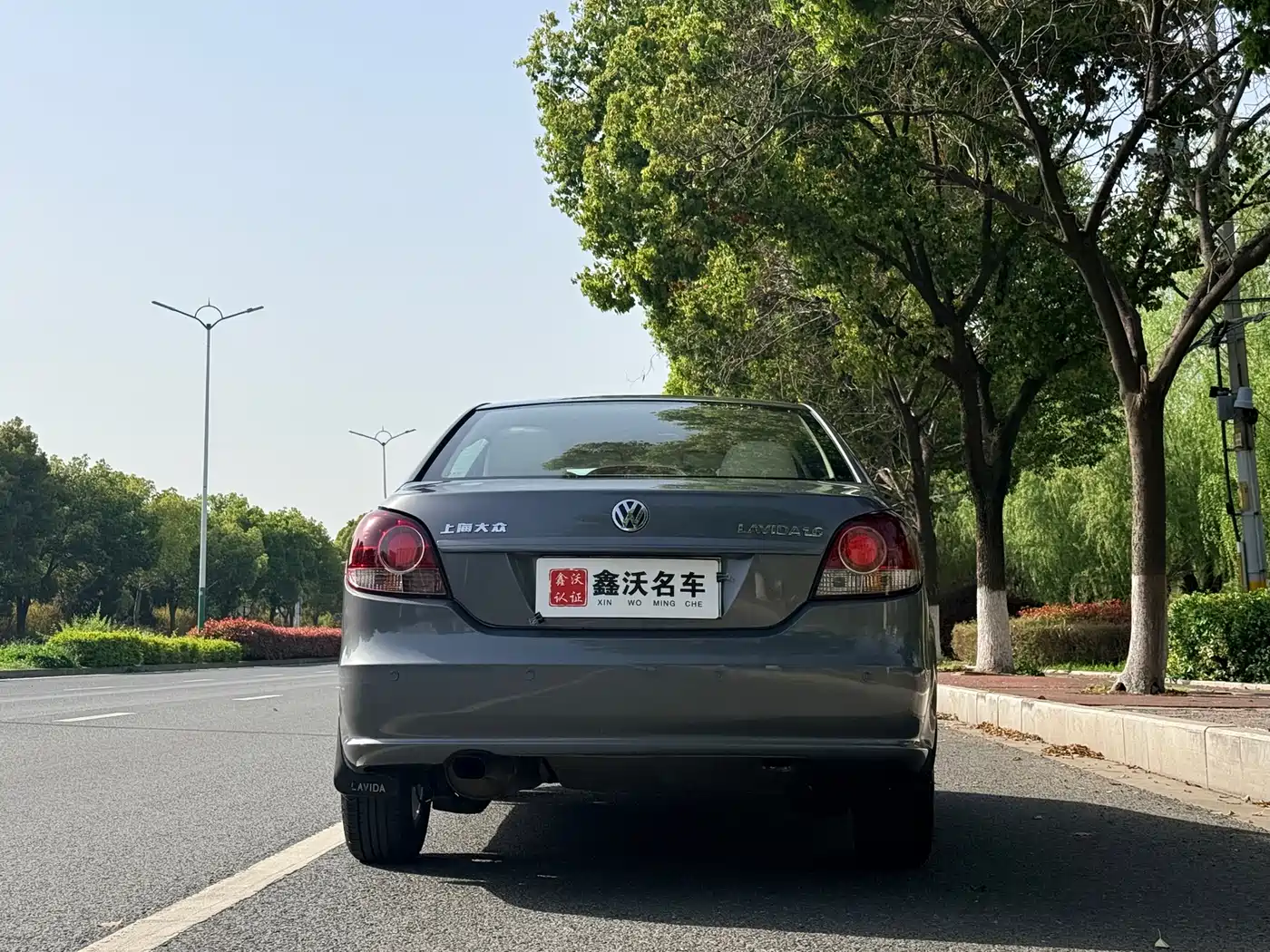 Volkswagen Lavida 2011 1.6L Automatic Leisure Edition фото 3