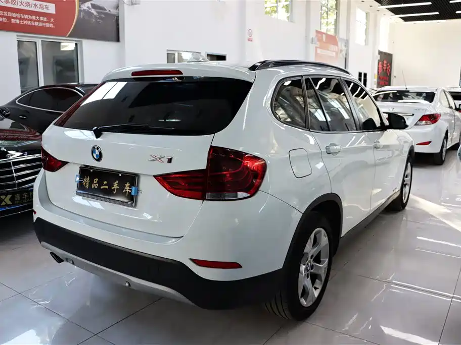 BMW X1 2012 sDrive18i Luxury Model фото 9