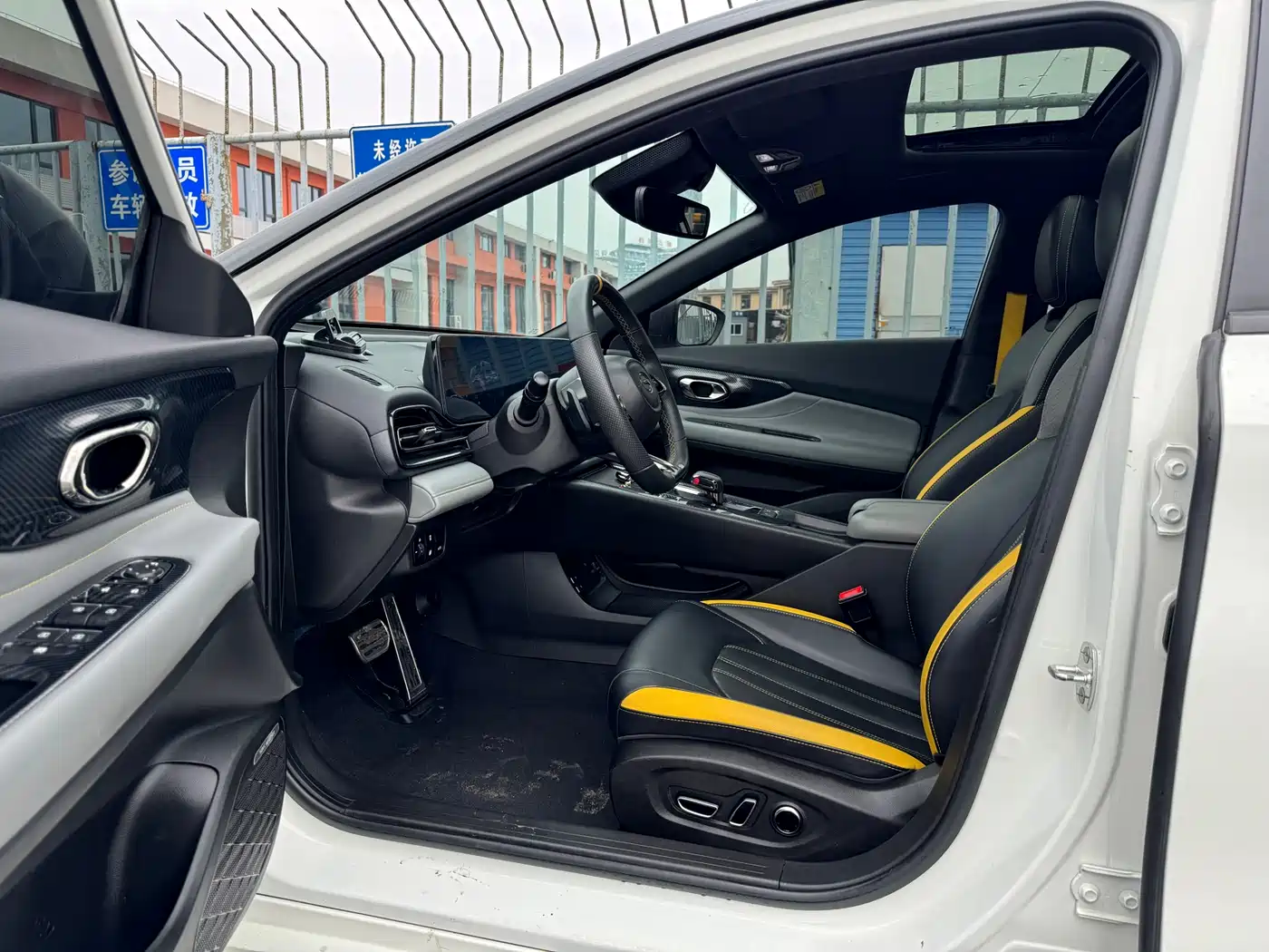GAC Trumpchi Trumpchi Emkoo 2023 270T DCT J16 Edition фото 4