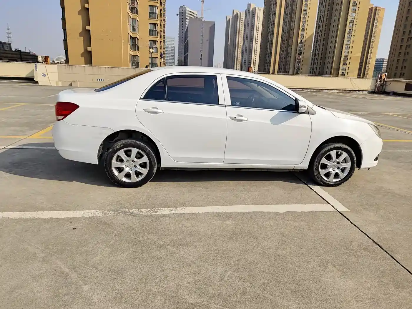 BYD E5