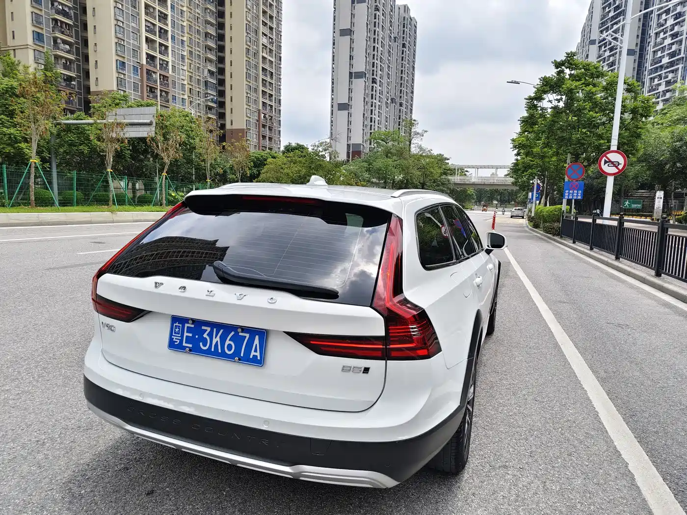 VOLVO V90
