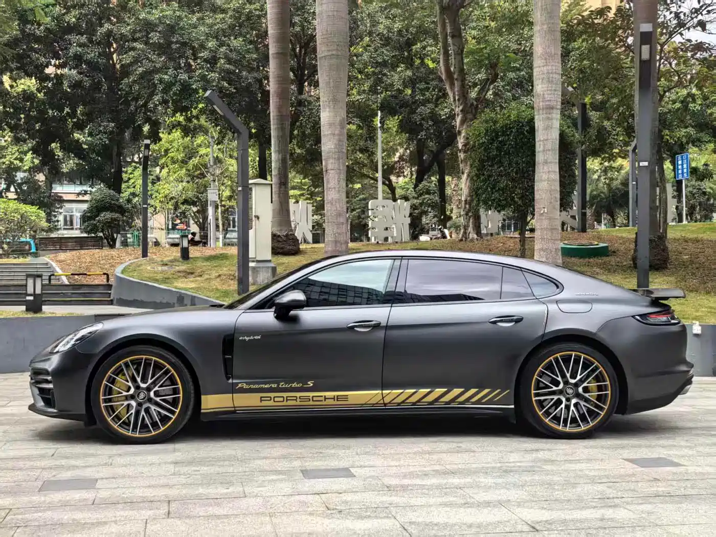 Porsche Panamera New Energy 2023 Panamera Turbo S E-Hybrid Executive Long Wheelbase 4.0T фото 10