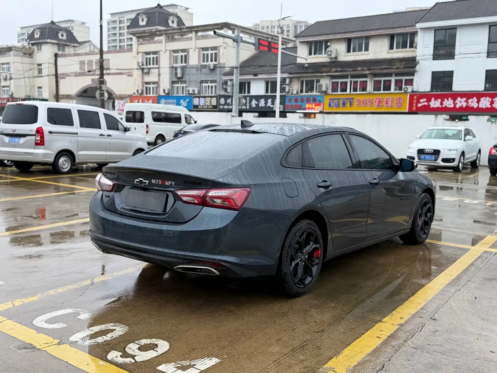 Photo 4 - Chevrolet Malibu XL