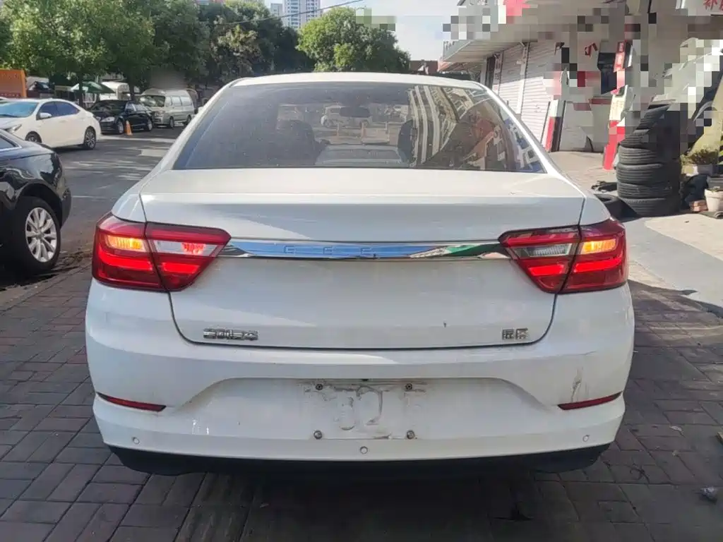 Фото 6 - Geely Vision