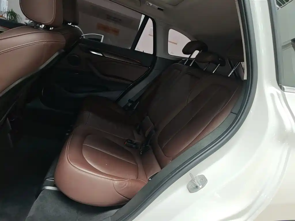 BMW X1 2018 sDrive18Li Premium Model фото 17