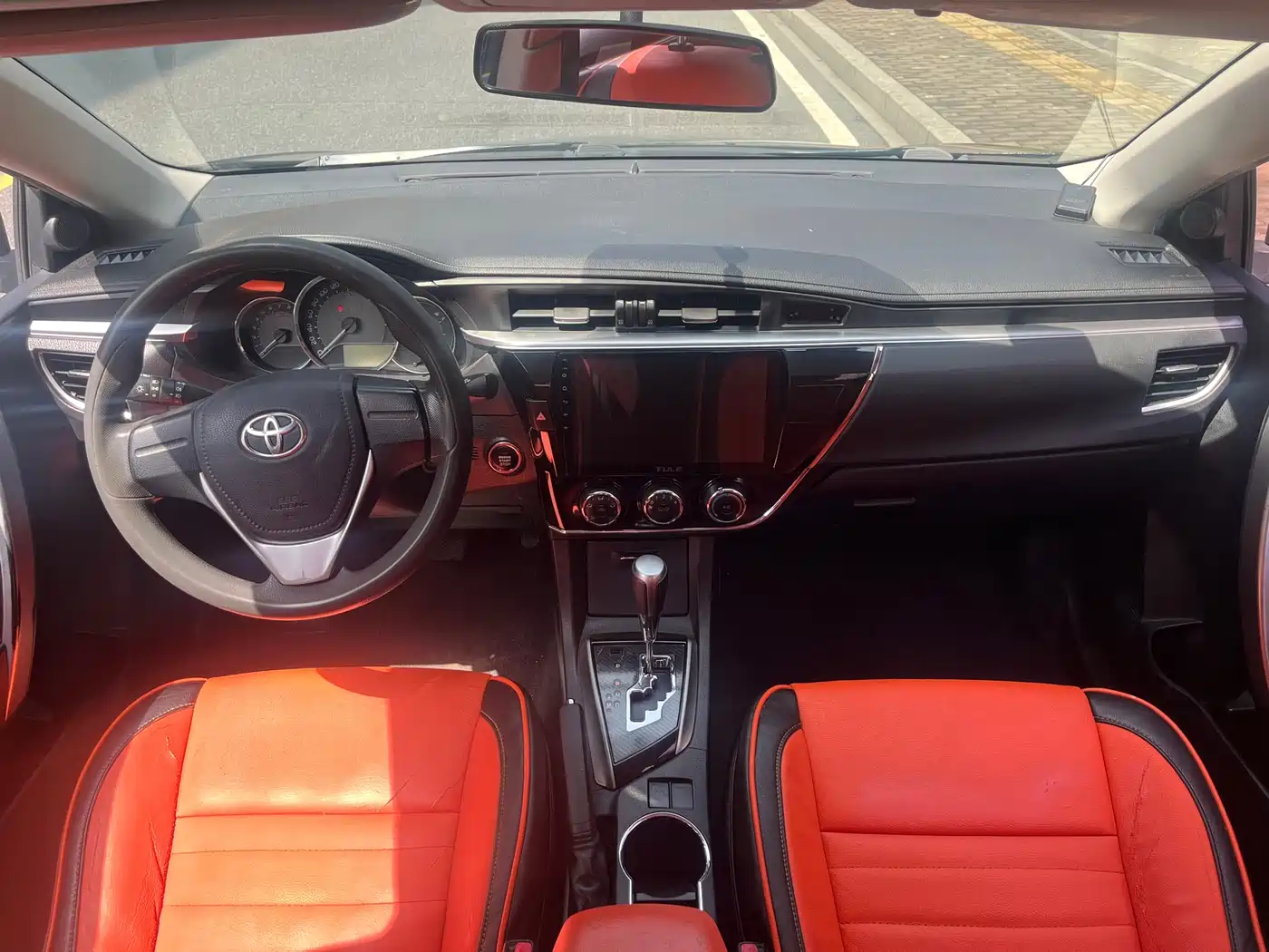 Toyota Corolla 2014 1.6L CVT GL фото 9