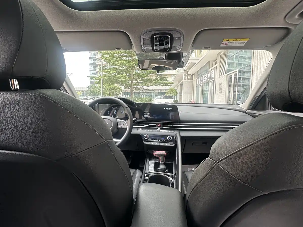 Hyundai Elantra 2023 Model 1.5L CVT LUX Premium Edition фото 25