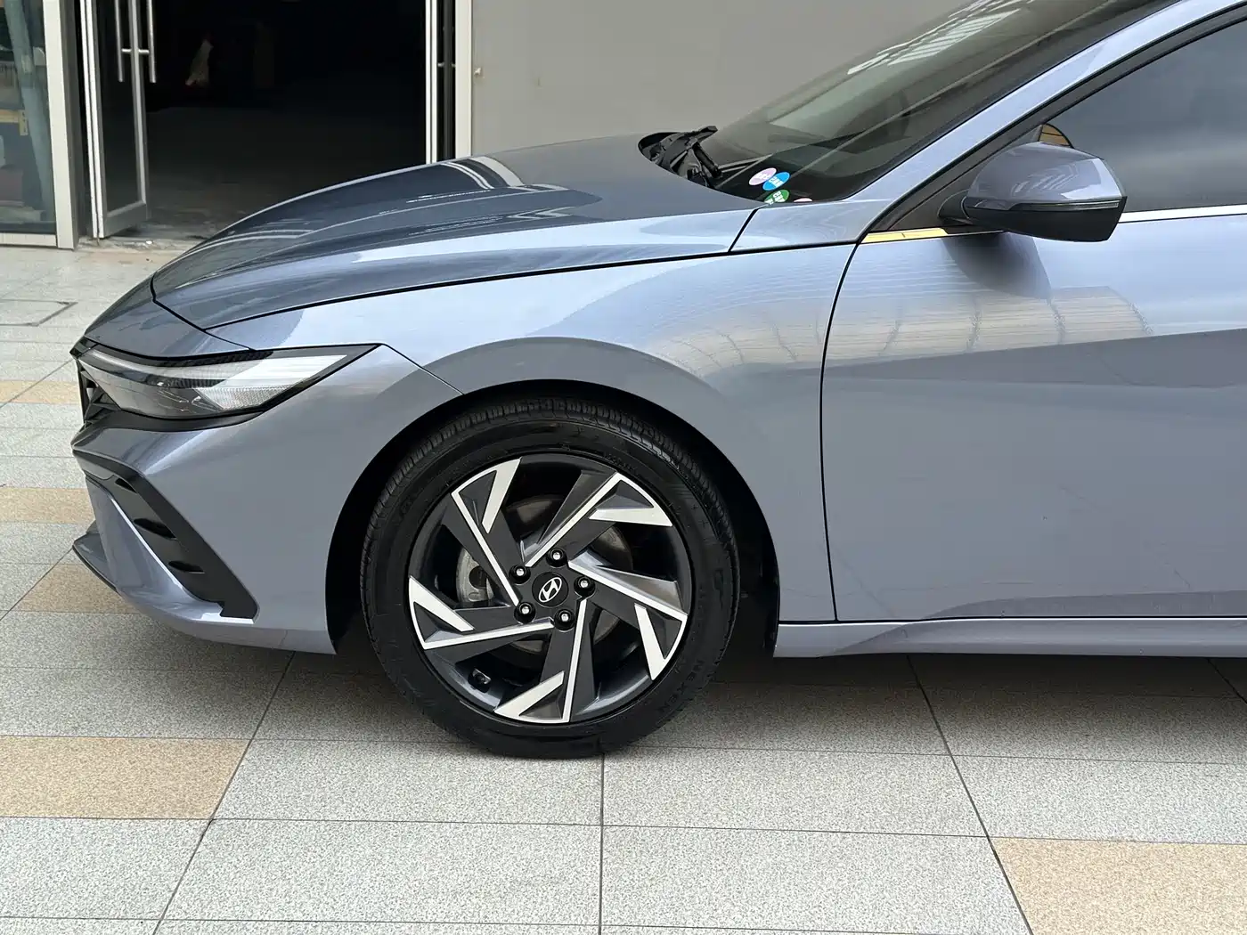 Hyundai Elantra 2023 Model 1.5L CVT LUX Premium Edition фото 19