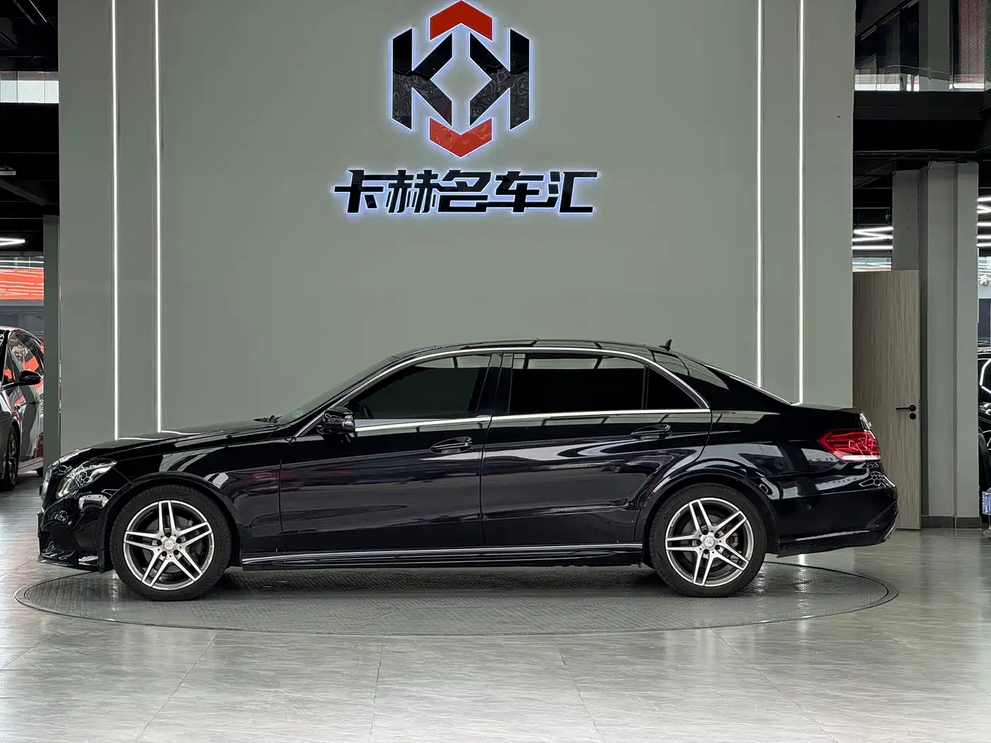 Фото 8 - Mercedes-Benz E-Class