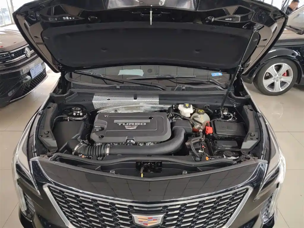 CADILLAC XT4