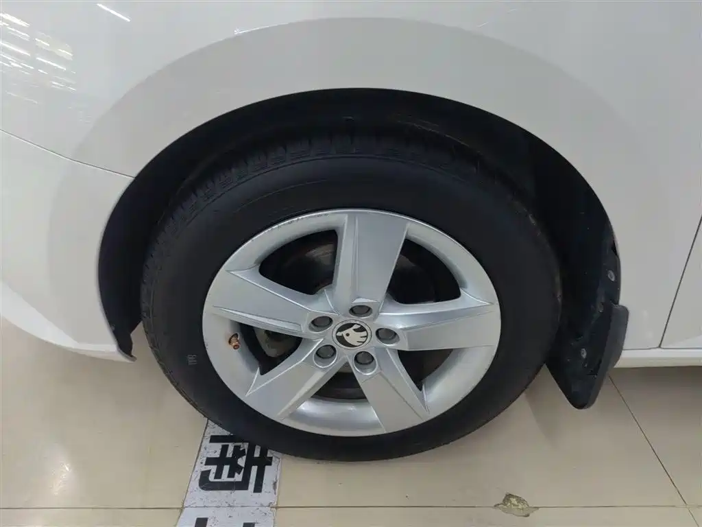 Škoda Fabia 2017 1.4L Auto Car Enjoy Edition фото 23