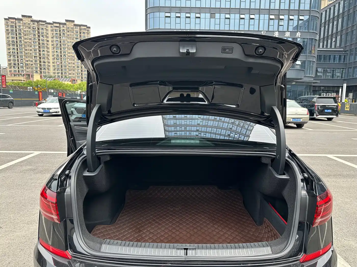 Volkswagen Passat 2023 330TSI Starlight Luxury Edition фото 17