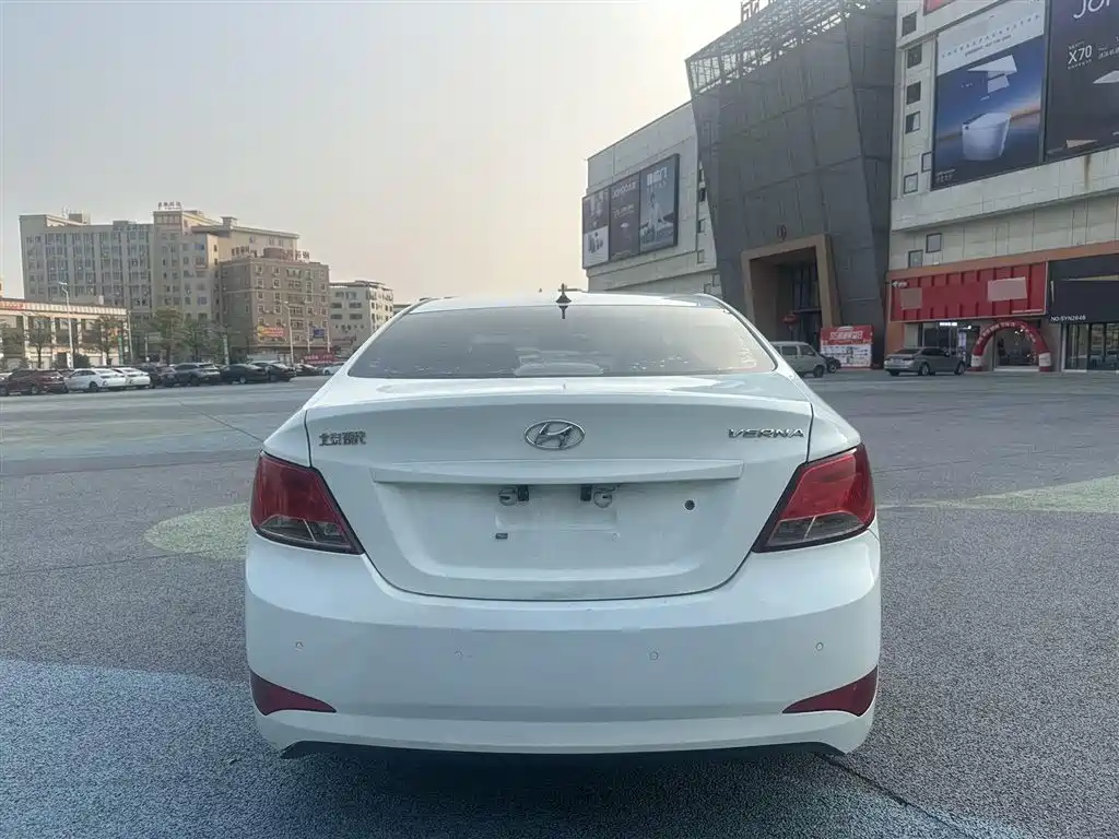 Hyundai Verna 2014 1.4L Automatic Smart GLS фото 5