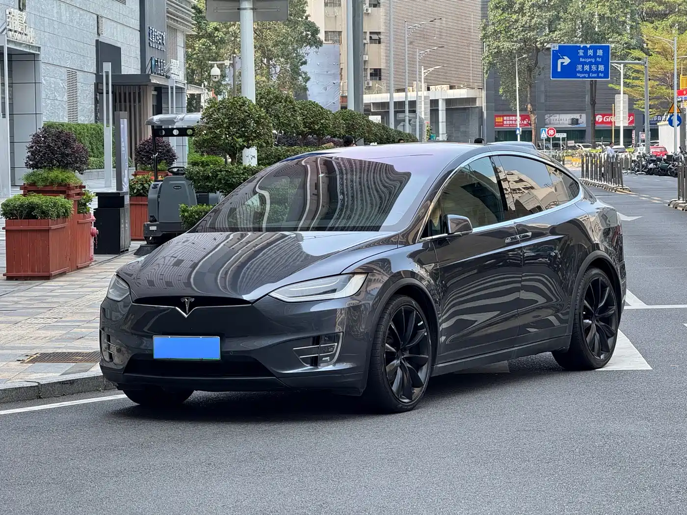 TESLA MODEL X