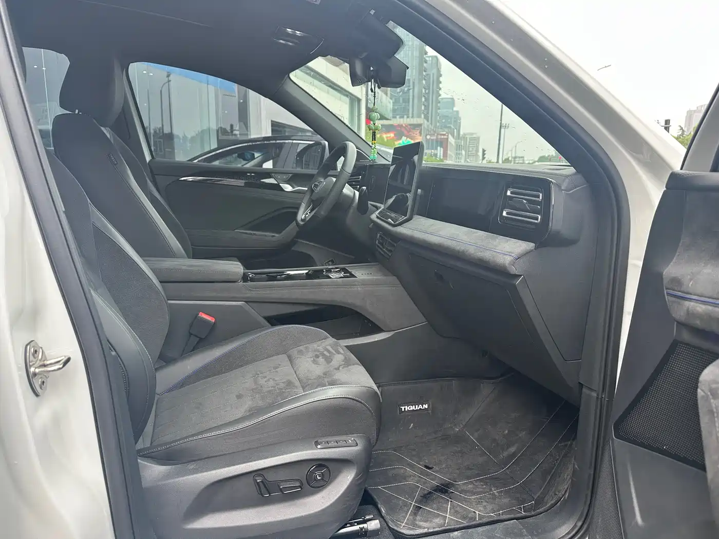 Volkswagen Tiguan L 2024 PRO 380TSI 4WD R-Line Premium Edition фото 5
