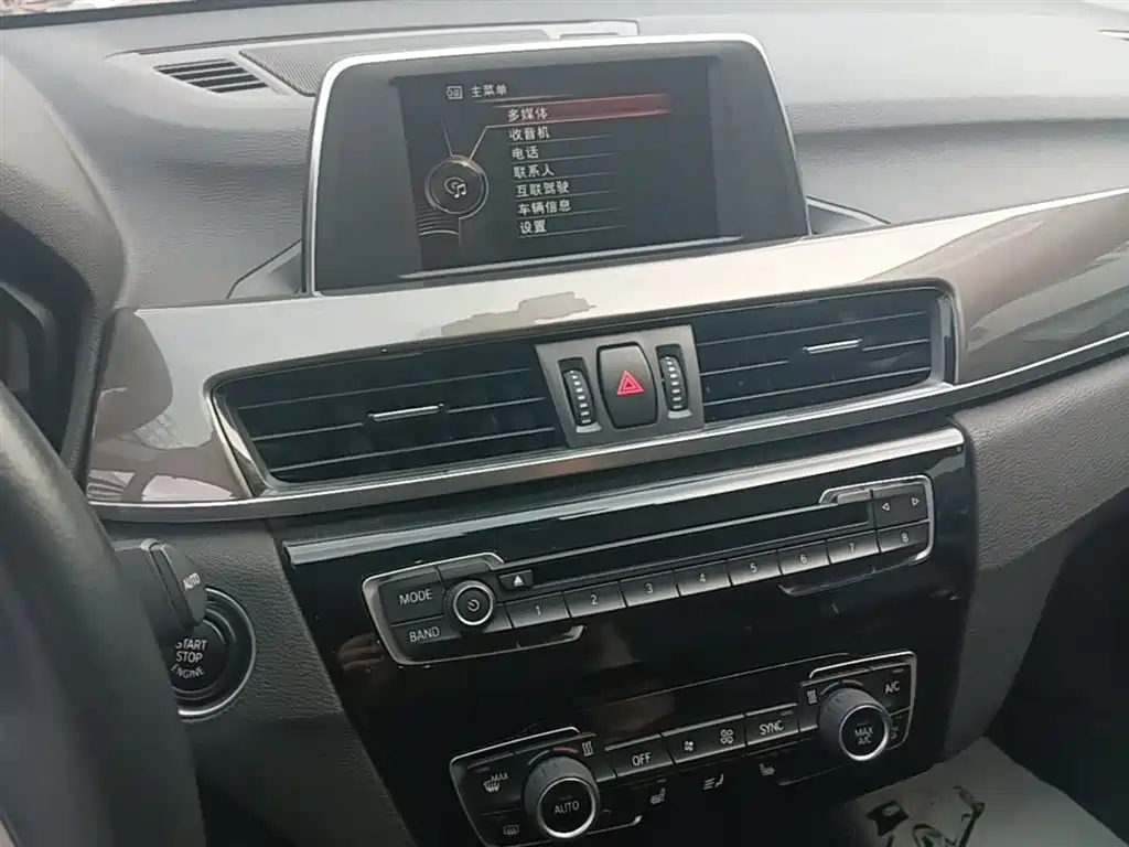 BMW X1 2016 sDrive18Li Luxury Model фото 13