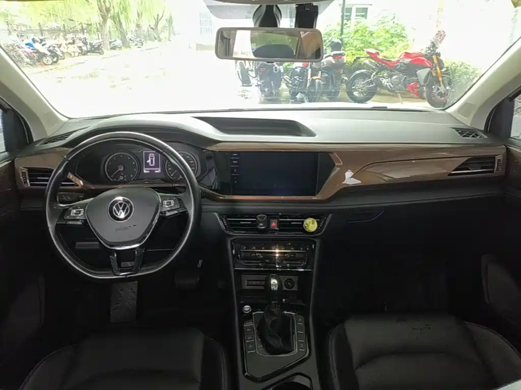 VOLKSWAGEN TUYUE