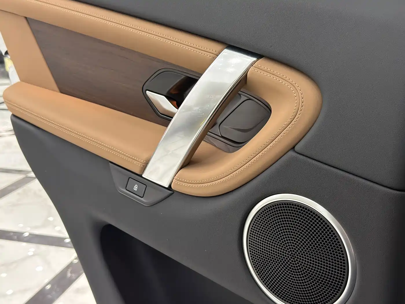 LAND ROVER DISCOVER SPORTS