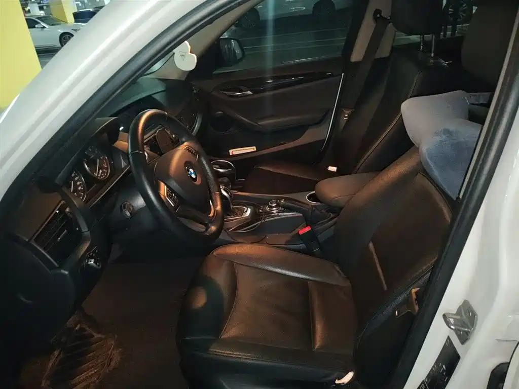 BMW X1 2015 Model xDrive20i Fashion Advanced Edition фото 8